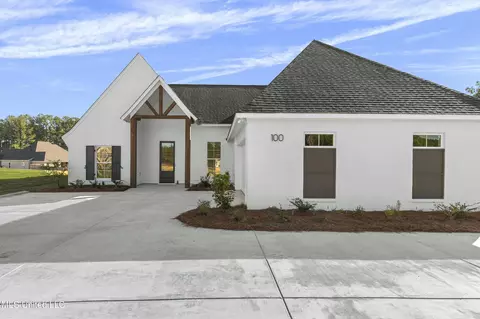 100 Katherine Ct, Madison, MS 39110