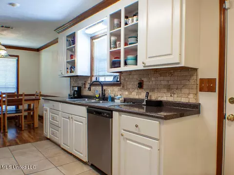 Kitchen - 114 Harbor Rd, Madison, MS 39110 photo 1 of 3