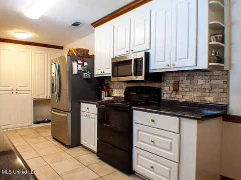 Kitchen - 114 Harbor Rd, Madison, MS 39110 photo 3 of 3