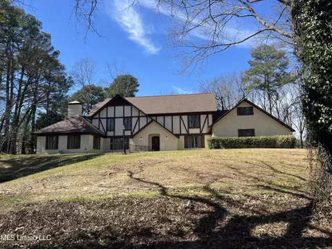 1609 SW Linda Dr, Clinton, MS 39056