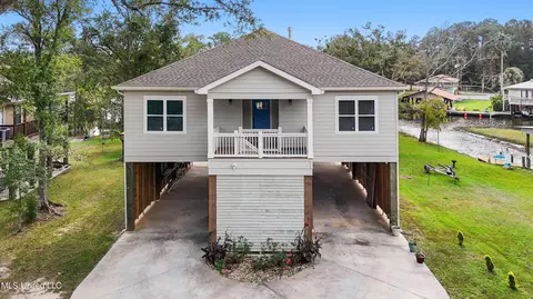 761 Susan Cir, Gautier, MS 39553