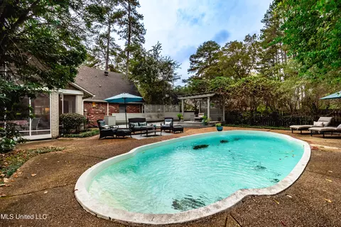 Exterior - 4840 Shadowwood Dr, Jackson, MS 39211 photo 4 of 10