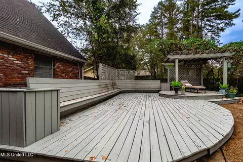 Exterior - 4840 Shadowwood Dr, Jackson, MS 39211 photo 6 of 10