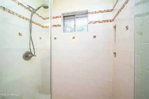 Bath - 4840 Shadowwood Dr, Jackson, MS 39211 photo 2 of 2