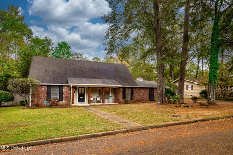 4840 Shadowwood Dr, Jackson, MS 39211