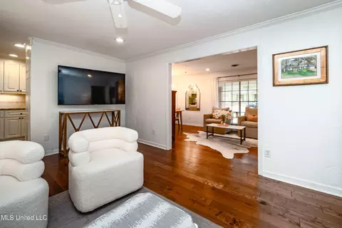 Living - 4840 Shadowwood Dr, Jackson, MS 39211 photo 4 of 4