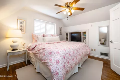 Bedroom - 4840 Shadowwood Dr, Jackson, MS 39211 photo 6 of 8