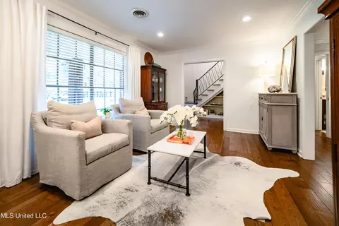 Living - 4840 Shadowwood Dr, Jackson, MS 39211 photo 3 of 4