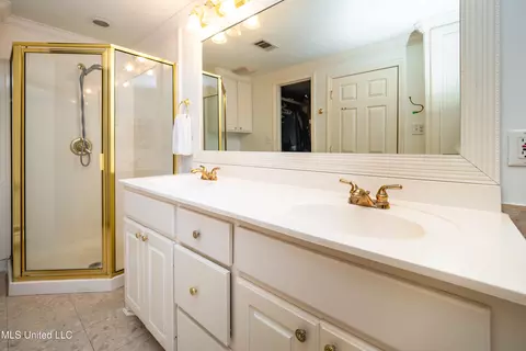 Bath - 4840 Shadowwood Dr, Jackson, MS 39211 photo 1 of 2