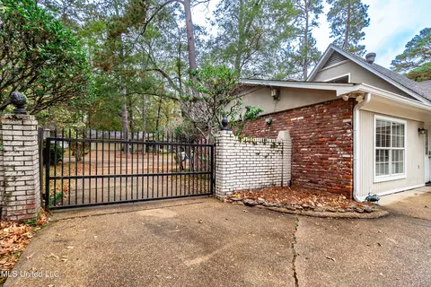 Exterior - 4840 Shadowwood Dr, Jackson, MS 39211 photo 2 of 10