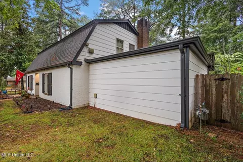 Exterior - 5405 Kaywood Dr, Jackson, MS 39211 photo 3 of 8