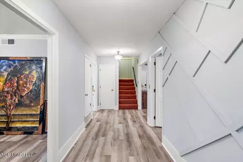 Entry Way - 5405 Kaywood Dr, Jackson, MS 39211 photo 3 of 5