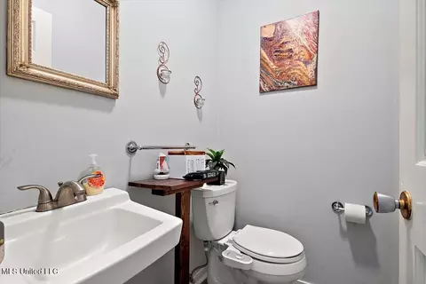 Bath - 5405 Kaywood Dr, Jackson, MS 39211 photo 9 of 10