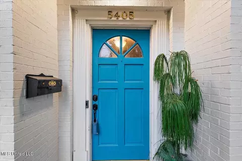Entry Way - 5405 Kaywood Dr, Jackson, MS 39211 photo 1 of 5