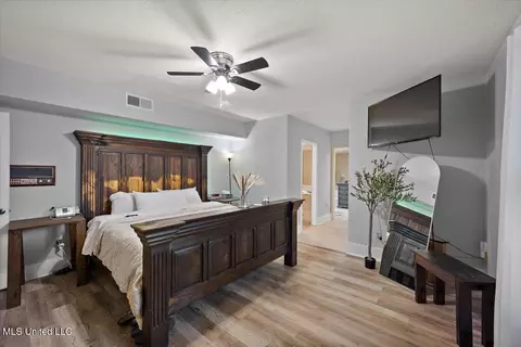 Bedroom - 5405 Kaywood Dr, Jackson, MS 39211 photo 2 of 5