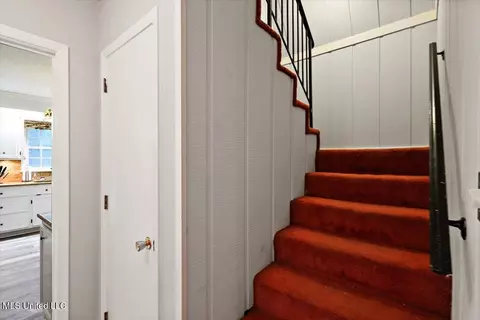 Entry Way - 5405 Kaywood Dr, Jackson, MS 39211 photo 5 of 5