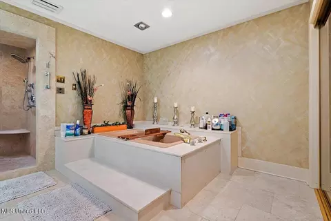 Bath - 5405 Kaywood Dr, Jackson, MS 39211 photo 7 of 10