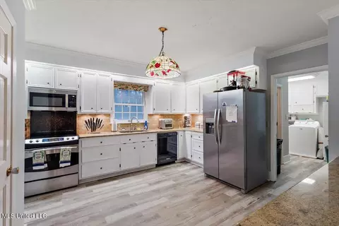 Kitchen - 5405 Kaywood Dr, Jackson, MS 39211 photo 1 of 3