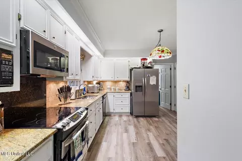 Kitchen - 5405 Kaywood Dr, Jackson, MS 39211 photo 3 of 3
