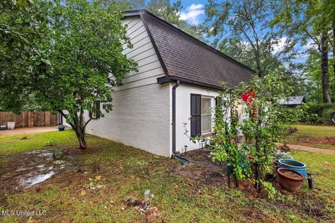 Exterior - 5405 Kaywood Dr, Jackson, MS 39211 photo 4 of 8