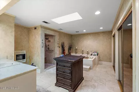 Bath - 5405 Kaywood Dr, Jackson, MS 39211 photo 2 of 10