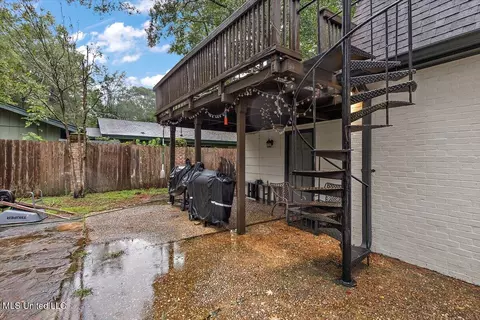 Exterior - 5405 Kaywood Dr, Jackson, MS 39211 photo 6 of 8