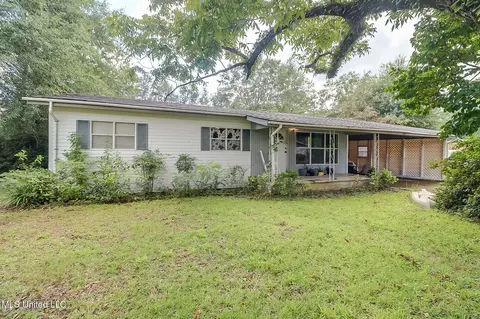620 W Border Ave, Wiggins, MS 39577 photo 2