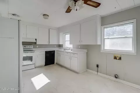 620 W Border Ave, Wiggins, MS 39577 photo 7
