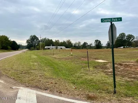 101 Capital Park Dr, Senatobia, MS 38668
