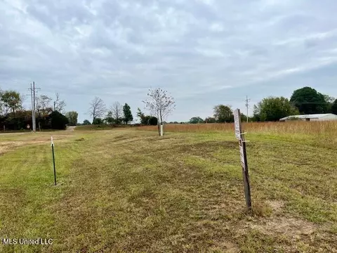 105 Capital Park Dr, Senatobia, MS 38668