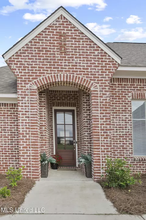 549 E Park St, Canton, MS 39046 photo 2