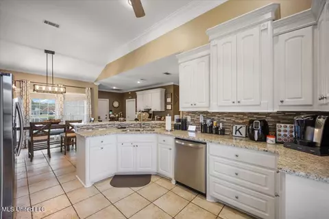 Kitchen - 194 Holmar Dr, Brandon, MS 39047 photo 2 of 3