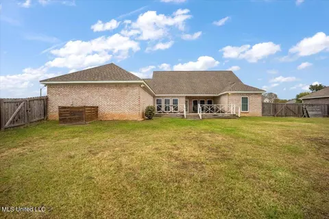 Exterior - 194 Holmar Dr, Brandon, MS 39047 photo 9 of 11