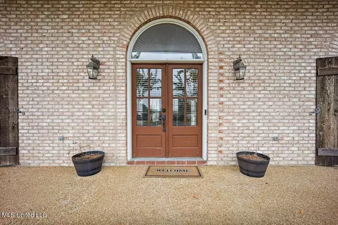 Exterior - 194 Holmar Dr, Brandon, MS 39047 photo 3 of 11