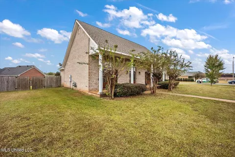 Exterior - 194 Holmar Dr, Brandon, MS 39047 photo 7 of 11