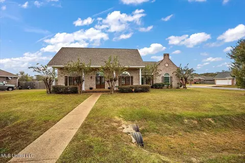 Exterior - 194 Holmar Dr, Brandon, MS 39047 photo 2 of 11