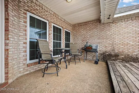 Exterior - 194 Holmar Dr, Brandon, MS 39047 photo 4 of 11