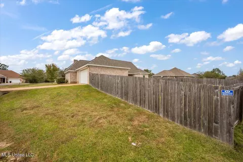 Exterior - 194 Holmar Dr, Brandon, MS 39047 photo 10 of 11