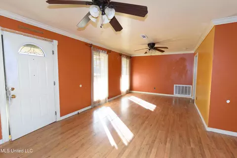 Living - 2237 Brushy Creek Rd, Lucedale, MS 39452 photo 2 of 3