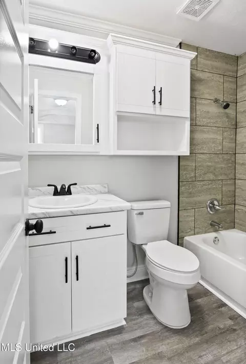 Bath - 4019 Katie St, Moss Point, MS 39563 photo 1 of 2