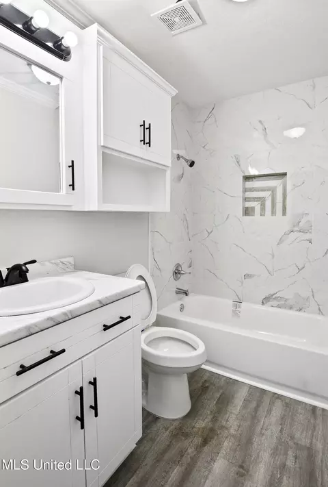 Bath - 4019 Katie St, Moss Point, MS 39563 photo 2 of 2