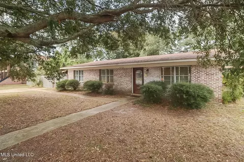 2504 Pass Rd, Biloxi, MS 39531