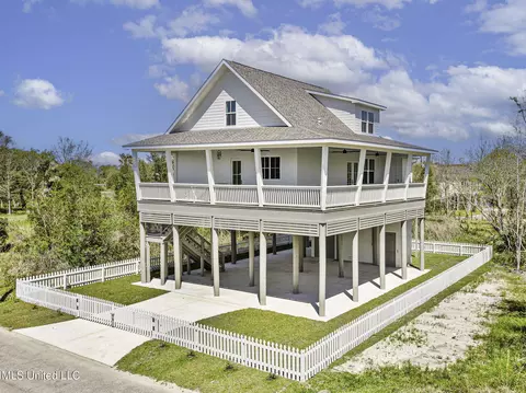 211 Chartres St, Bay Saint Louis, MS 39520
