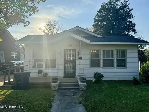 817 Cuyahoga St, Clarksdale, MS 38614
