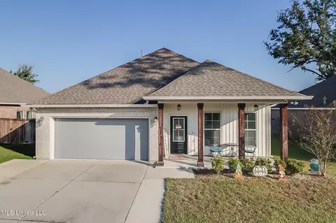 13208 W Jackson Lee Dr, Ocean Springs, MS 39564