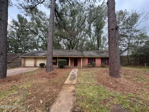 631 Tifton Dr, Jackson, MS 39212
