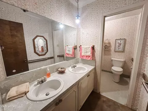 Bath - 1772 Cleary Rd, Florence, MS 39073 photo 2 of 5