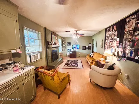 Living - 1772 Cleary Rd, Florence, MS 39073 photo 3 of 3
