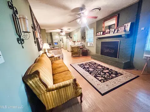 Living - 1772 Cleary Rd, Florence, MS 39073 photo 2 of 3