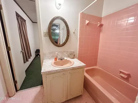 Bath - 1772 Cleary Rd, Florence, MS 39073 photo 4 of 5